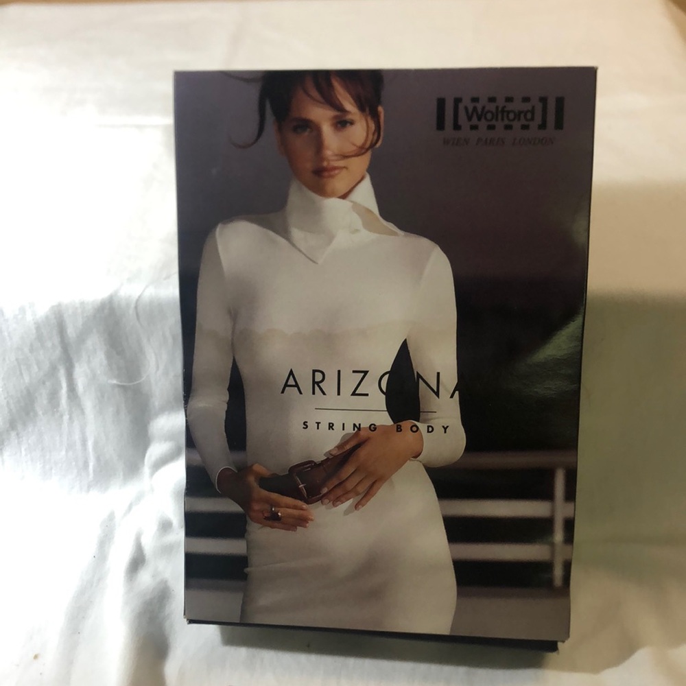 Arizona wolford ecrue string body medium